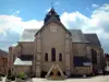 Chaource - Iglesia de San Juan Bautista, con nubes en el cielo