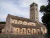 Chapaize - La iglesia románica de Saint-Martin y su torre campanario (la torre)