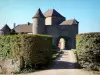 Château de Berzé-le-Châtel - Forteresse médiévale (château féodal) et son jardin ; dans le Mâconnais