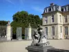 Château de Champs-sur-Marne - Facade of the château of Classical style and statue in the park