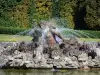 Château de Champs-sur-Marne - Park of the château: statue and fountains of the pond