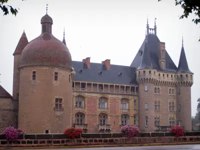 Château de La Clayette - 4 quality high-definition images