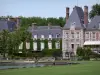 Château de Courances - Reflecting pool, château and its outbuildings