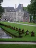 Château de Courances - Pond, main alley and Louis XIII-style château