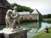 Château de Courances - Statue (sculpture), moats and outbuildings of the château