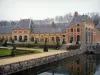 Château de Vaux-le-Vicomte - Moats, outbuildings and garden