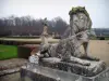 Château de Vaux-le-Vicomte - Park of the château: statue (sculpture) of a pair of lions