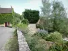 Châteauneuf - Pueblo adornado con plantas con flores