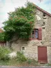 Châteauneuf - Flowered facade of a stone house