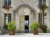 Châteauneuf - Entrance door to the grand lodge of the castle