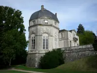 Châteauneuf-sur-Loire - Tourism & Holiday Guide