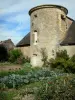 Châteauneuf-sur-Loire - Tower of a house and a vegetable garden