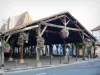 Châtillon-sur-Chalaronne - Salas de madera decorados con flores