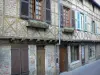 Châtillon-sur-Chalaronne - Facades of timber-framed houses 