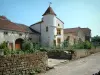 Châtillon-sur-Saône - Building with a turret, houses and vegetable gardens of the fortified village