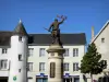 Civray - War memorial, tree and houses of the city