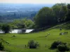 Colinas loiras - Cavalos em um prado, lagoa, árvores e florestas