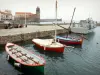 Collioure - Port de Collioure avec ses bateaux amarrés, église Notre-Dame-des-Anges en arrière-plan