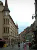 Colmar - High Street, con la casa Juegos de mesa, casas, tiendas y cafetería con terraza