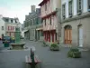 Concarneau - Small square with houses and bench, a house with red half-timbering