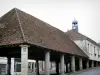 Condé-en-Brie - Halle sur piliers d'ordre dorique et clocheton de l'ancienne mairie