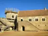 Construcción medieval de Guédelon - Castillo medieval en construcción: casa señorial y torre de la capilla