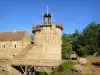 Construcción medieval de Guédelon - Ovejas cerca del castillo fortificado
