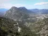 Corbières - Con vistas a las verdes colinas de la Massif des Corbières