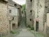 Cordes-sur-Ciel - Rampart walk (chemin de ronde) and stone houses in the medieval town