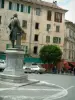 Corte - Paoli square with the Pascal Paoli's bronze statue, houses in background