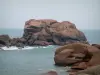 Côte de granit rose - Les Rochers de Ploumanac'h : gros rochers de granit roses et mer (la Manche)