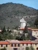 Cucugnan - Omer mill overlooking the houses of the village; in the Corbières