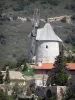 Cucugnan - Omer mill and houses of the village; in the Corbières