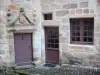 Curemonte - Entrada a una casa de piedra