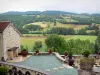 Curemonte - Jardín de una casa en el pueblo con vistas al paisaje verde de los alrededores