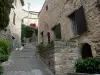 Dauphin - Sloping narrow street lined with stone houses