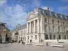 Dijon - Palacio de los Duques y Estados de Borgoña con vistas a la Place de la Liberation
