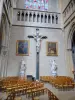 Dijon - Dentro de la catedral de Saint-Bénigne: Cristo en la cruz