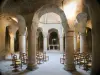 Dijon - Interior de la catedral de Saint-Bénigne: rotonda de la cripta románica