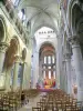 Dijon - Dentro de la iglesia de Notre-Dame: nave y coro