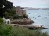 Dinard - Seaside resort of the Emerald Coast: Clair de Lune (Moonlight) walk, boat moored to the jetty, houses, sea with boats and the walled town (corsair town) of Saint-Malo and its port in background