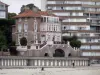 Dinard - Seaside resort of the Emerald Coast: villa, building and cubicles of the beach of the Écluse beach