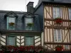 Dol-de-Bretagne - Casas antigas de enxaimel na Rue des Stuarts