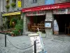 Dol-de-Bretagne - Houses and shops of the city