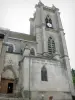 Donzy - Façade de l'église Saint-Caradeuc avec devise républicaine