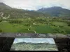 Embrun - Table d'orientation du jardin de l'Archevêché (belvédère) avec vue (panorama) sur la vallée de la Durance et les montagnes