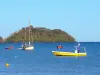 Ensenada L'Âne - Ver el islote de Ramiers y barco manchado mar de la playa de Anse Burro