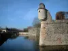 Époisses castle - Watchtower of the outer enclosure and moat