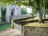 Époisses castle - Stroll in the castle park