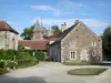 Époisses castle - Facades of houses from the forecourt